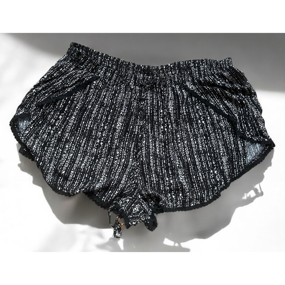✨2/$20 NWT City Chic Scoop Print Shorts Black Wht XL Women's Plus Size 22 Beachy - Picture 14 of 15
